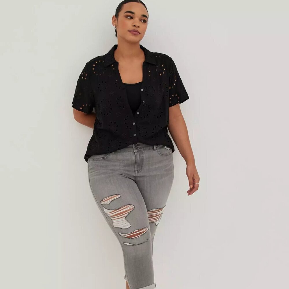 Torrid Deep Black Eyelet Button-Up Shirt in Size 1 (14/16)